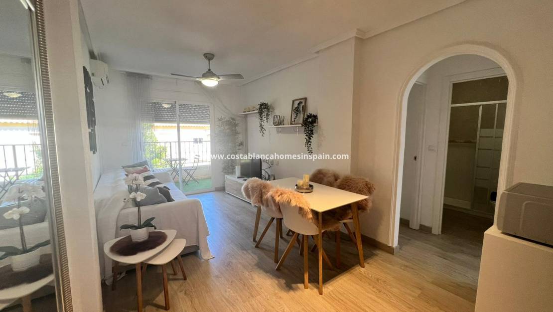 Resale - Apartment - Villamartin