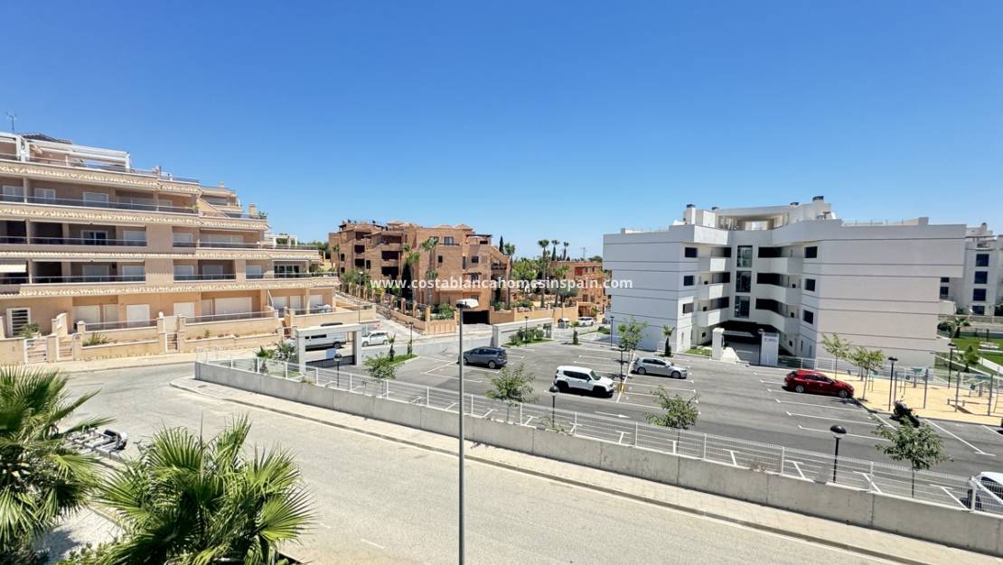 Resale - Apartment - Villamartin