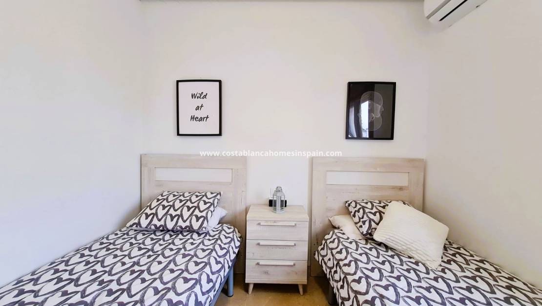 Resale - Apartment - Villamartin