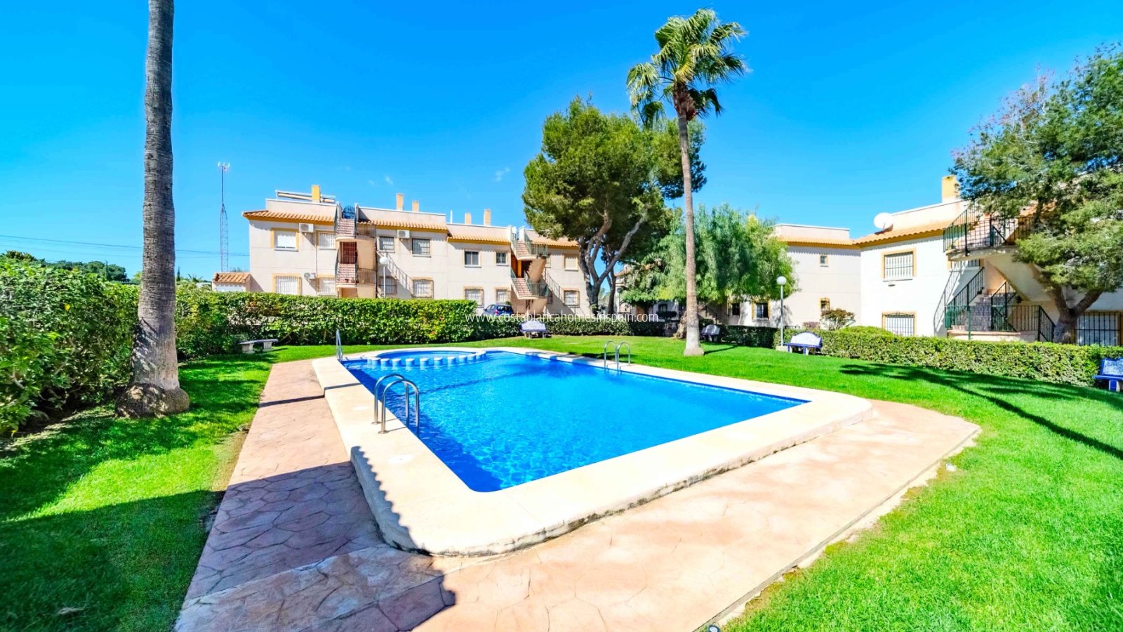 Resale - Apartment - Villamartin