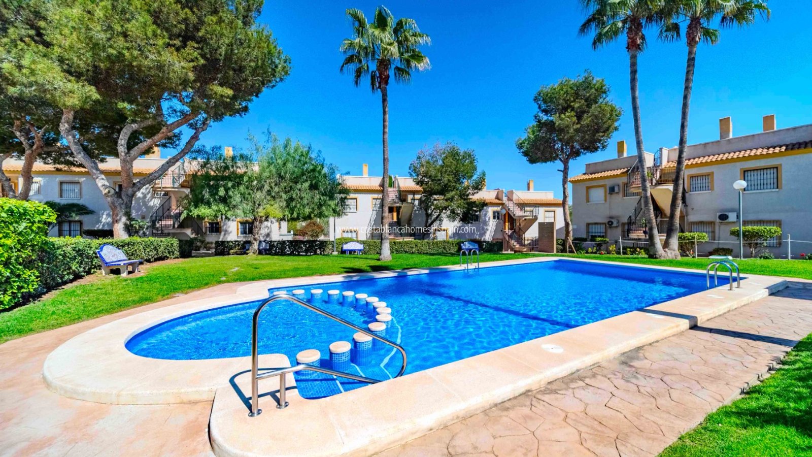 Resale - Apartment - Villamartin