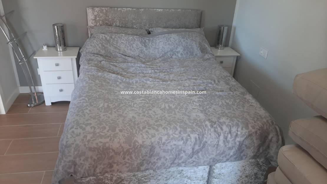 Resale - Apartment - Villamartin