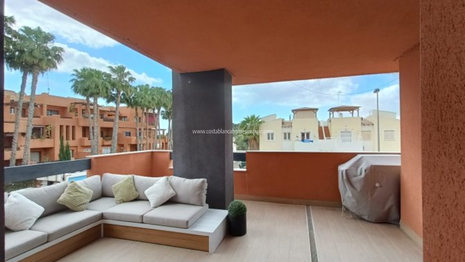 Resale - Apartment - Villamartin