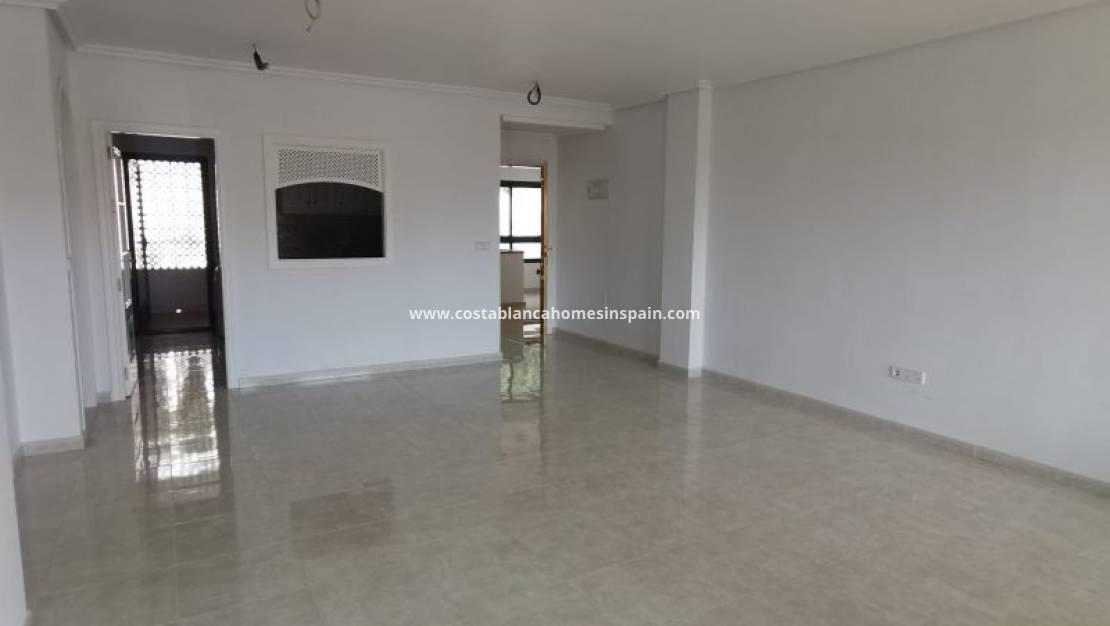 Resale - Apartment - Villamartin