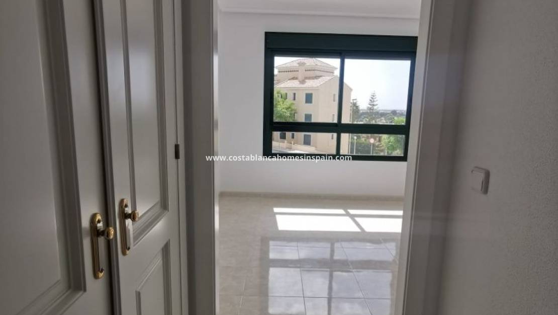 Resale - Apartment - Villamartin