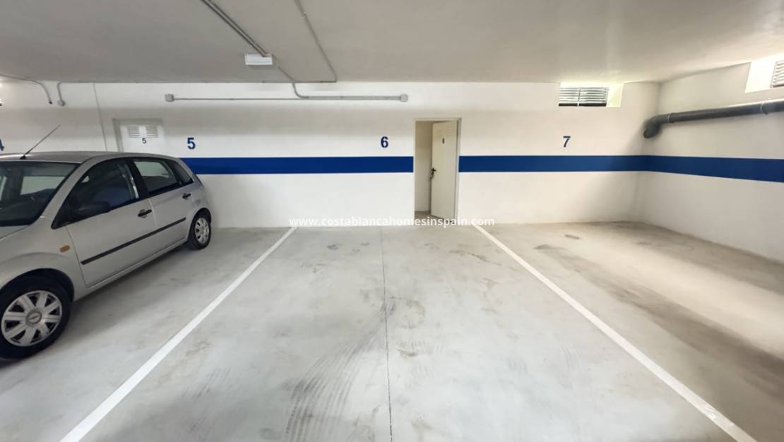 Resale - Apartment - Villamartin