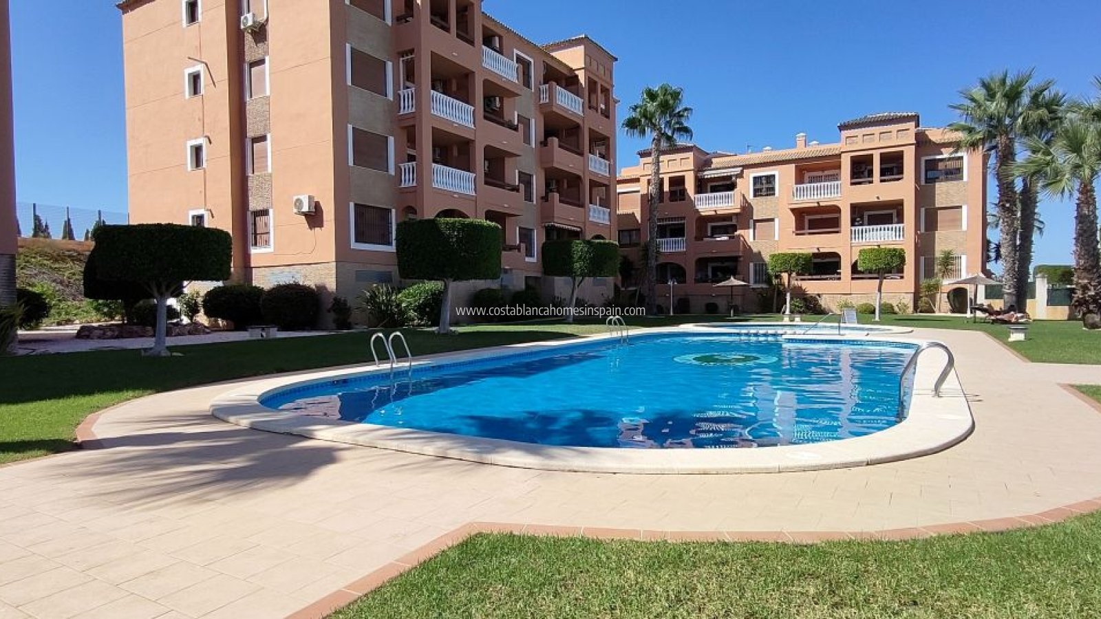 Resale - Apartment - Villamartin