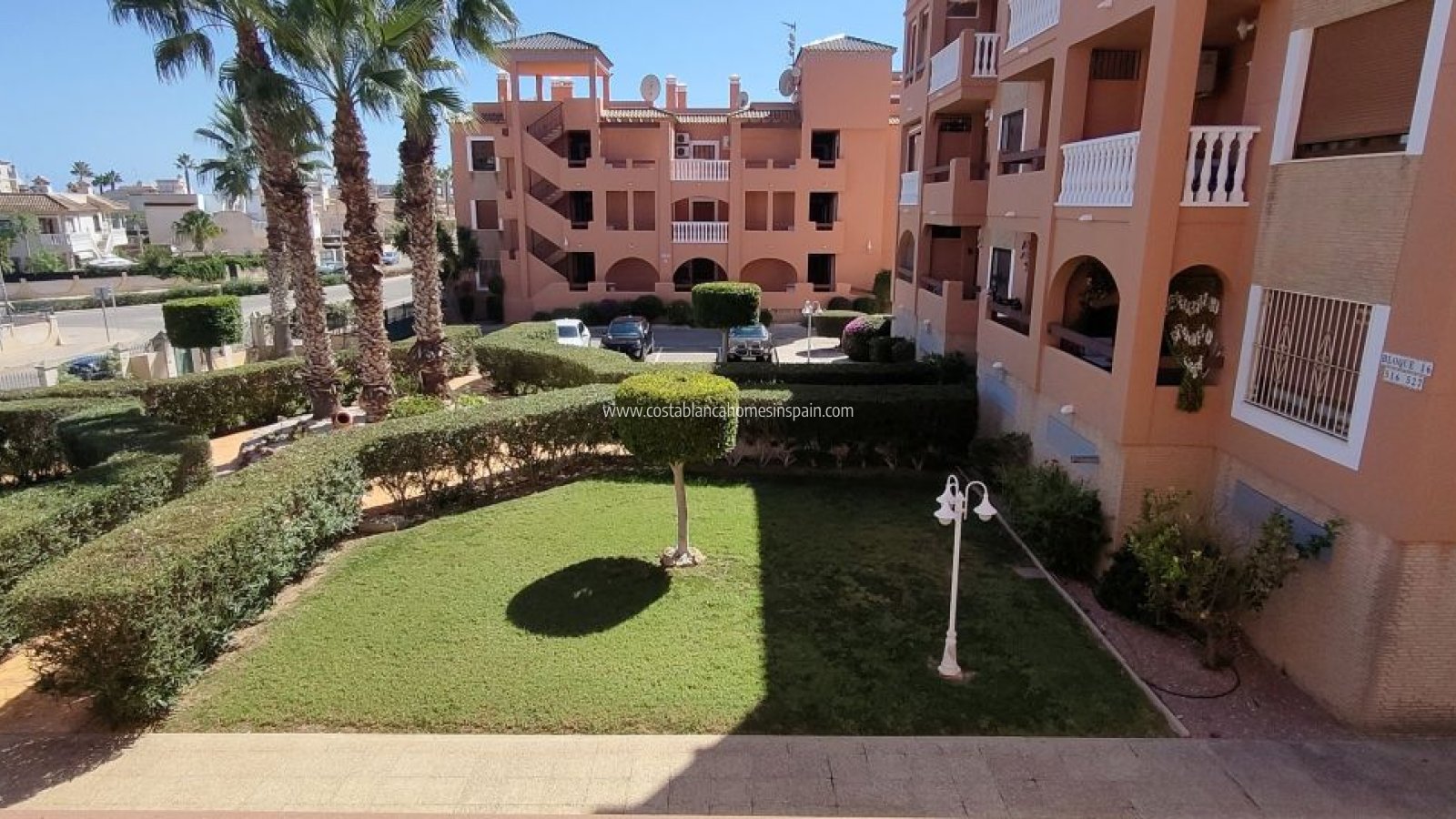 Resale - Apartment - Villamartin