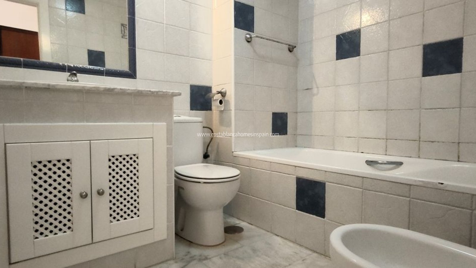 Resale - Apartment - Villamartin