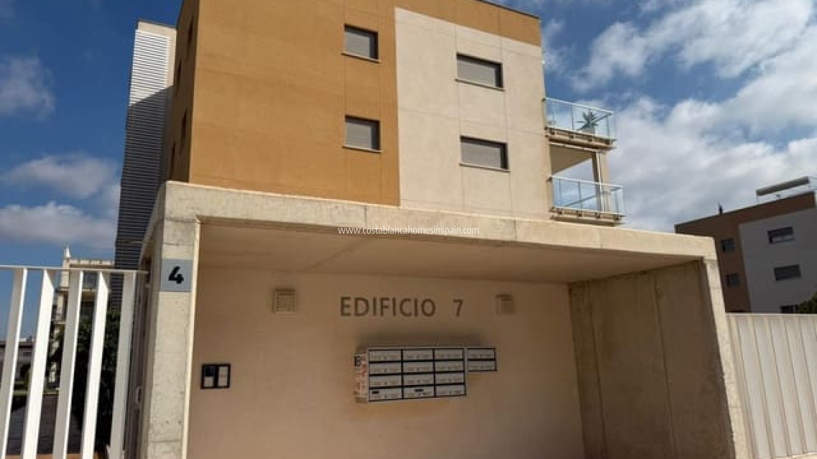 Resale - Apartment - Villamartin