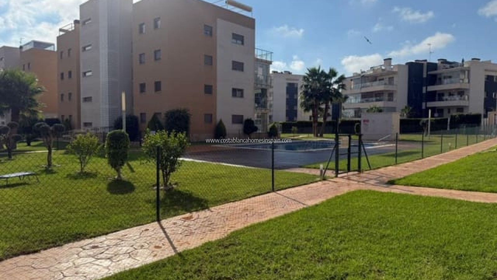Resale - Apartment - Villamartin