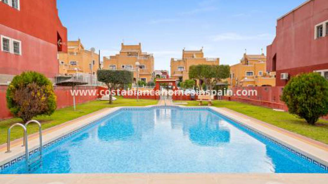 Resale - Bungalow - Los Altos