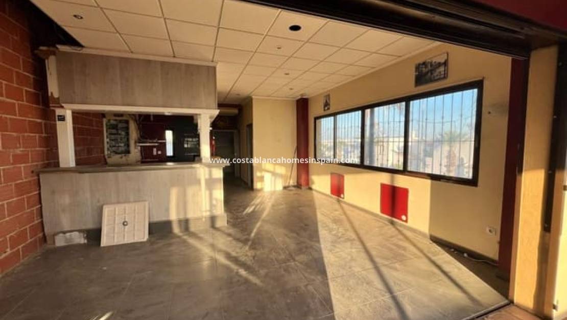 Resale - Commercial - Villamartin