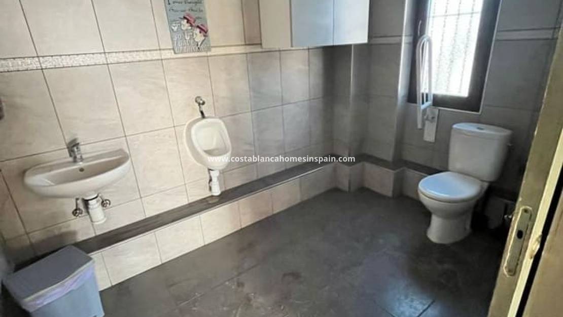 Resale - Commercial - Villamartin