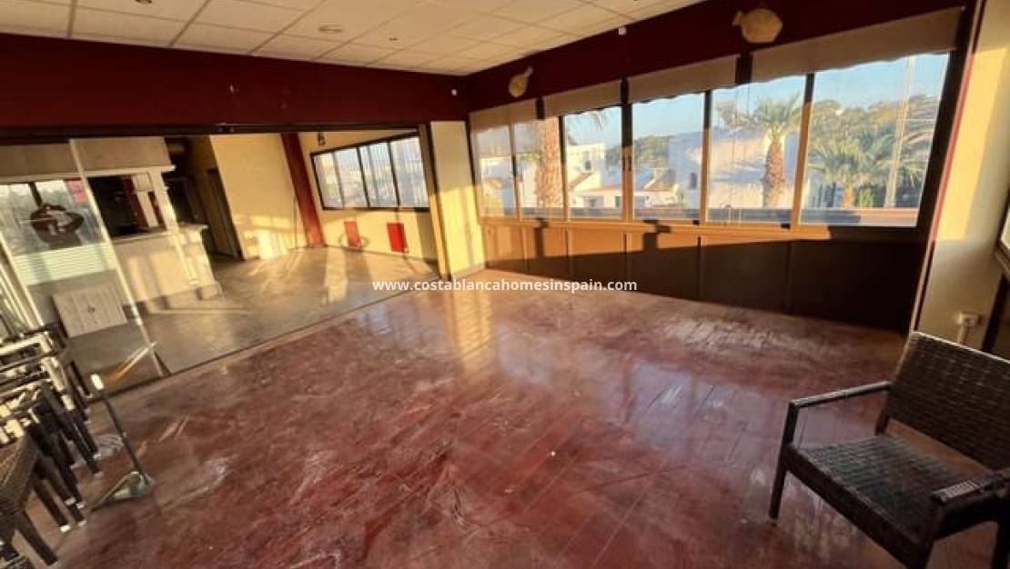 Resale - Commercial - Villamartin