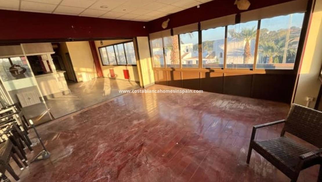 Resale - Commercial - Villamartin