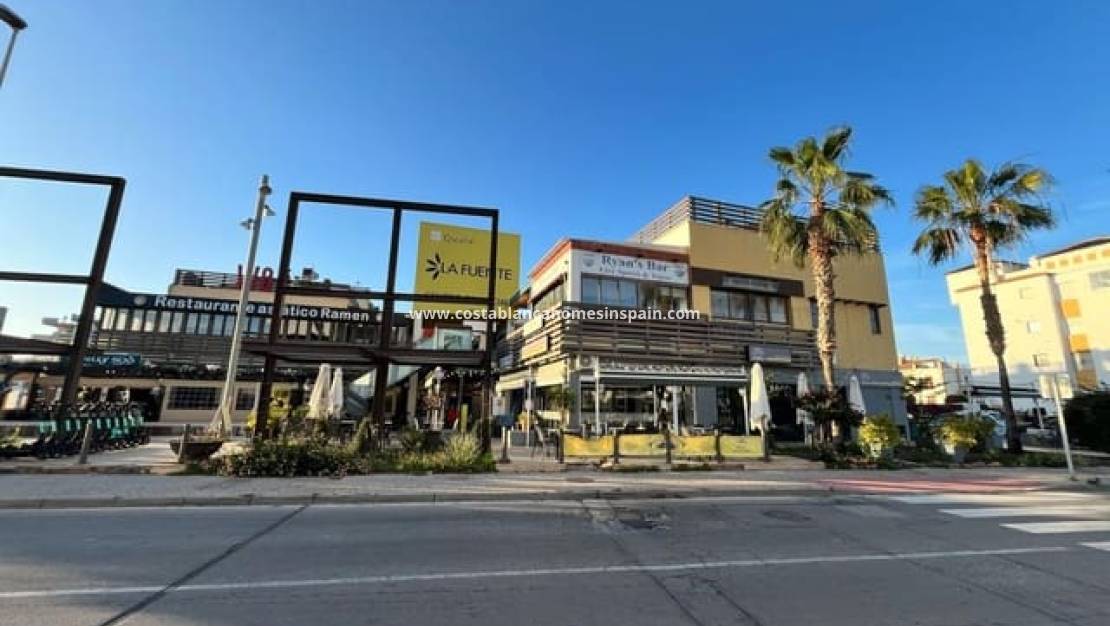 Resale - Commercial - Villamartin