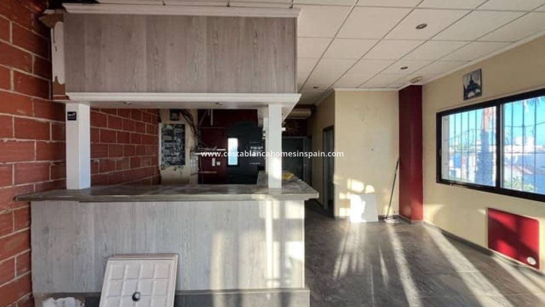 Resale - Commercial - Villamartin