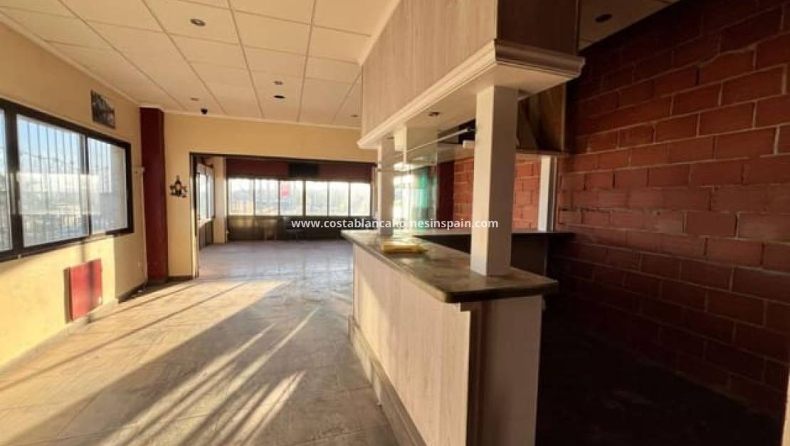 Resale - Commercial - Villamartin