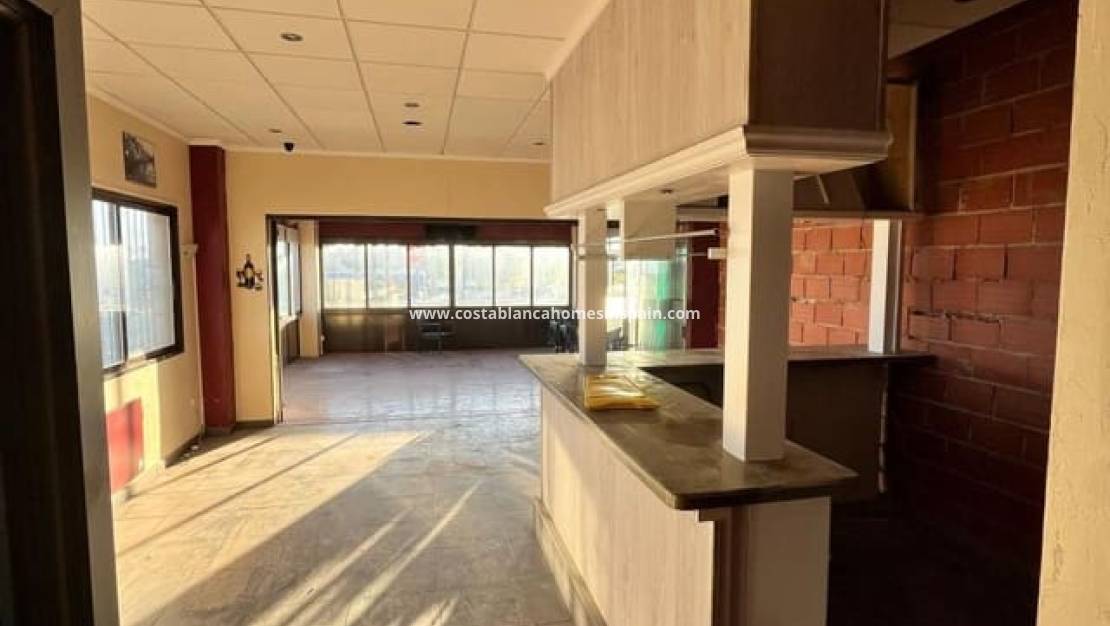 Resale - Commercial - Villamartin