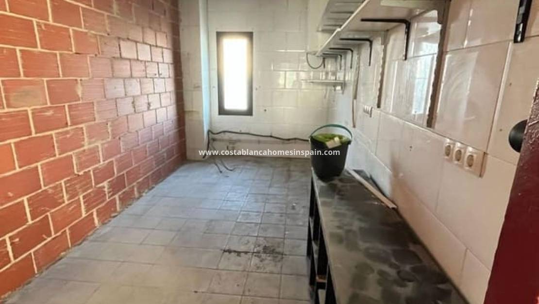 Resale - Commercial - Villamartin