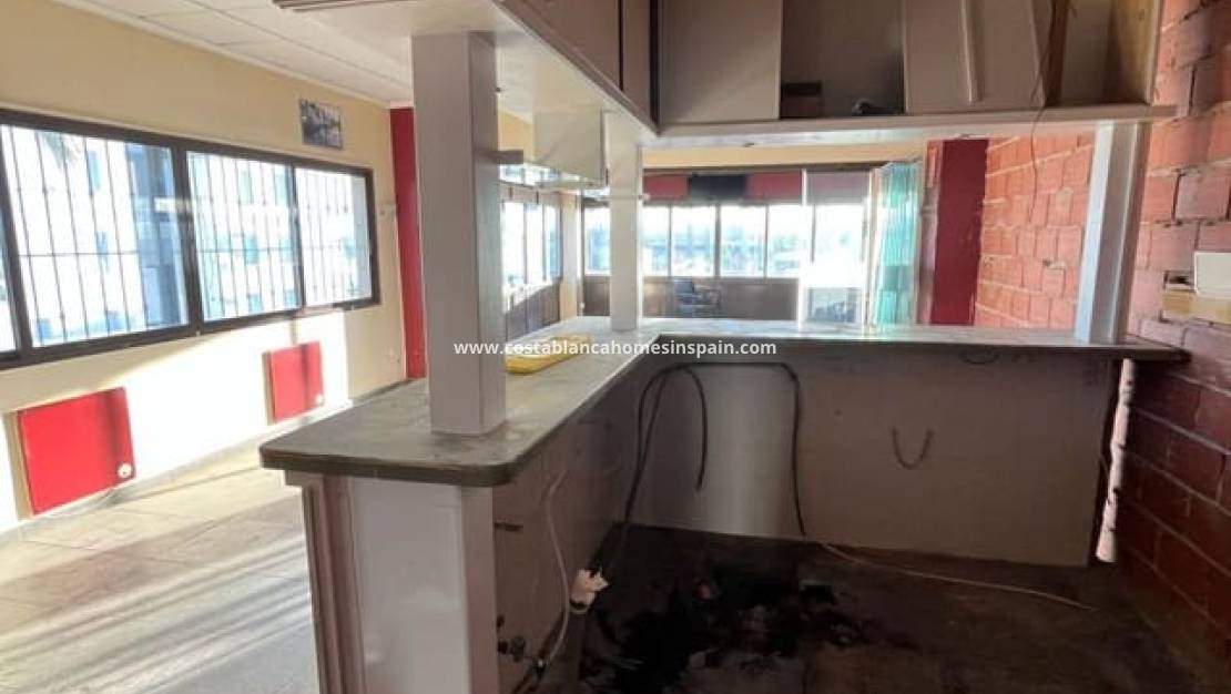 Resale - Commercial - Villamartin