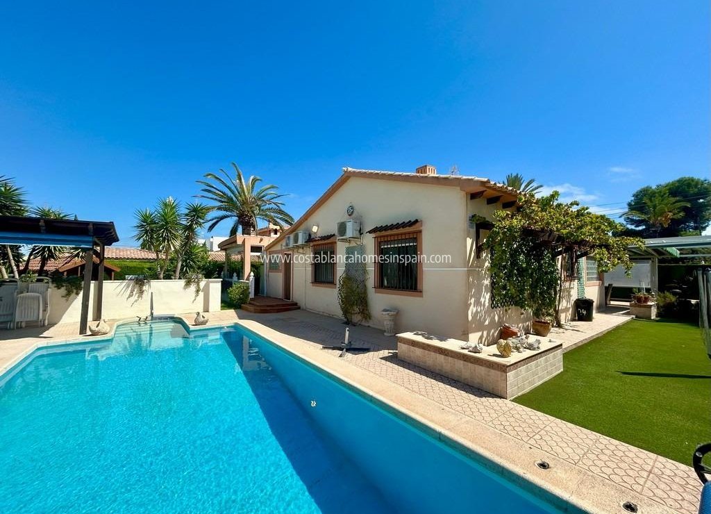 Resale - Detached Villa - Cabo Roig