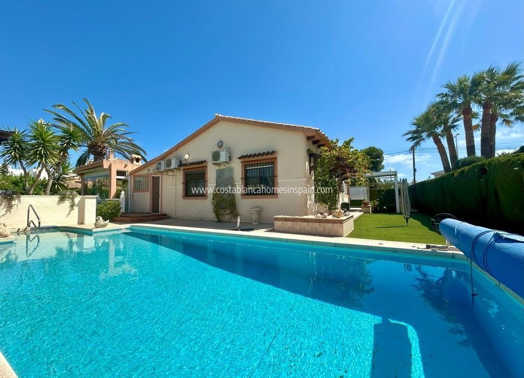 Resale - Detached Villa - Cabo Roig