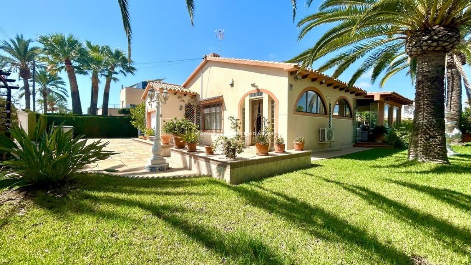 Resale - Detached Villa - Cabo Roig