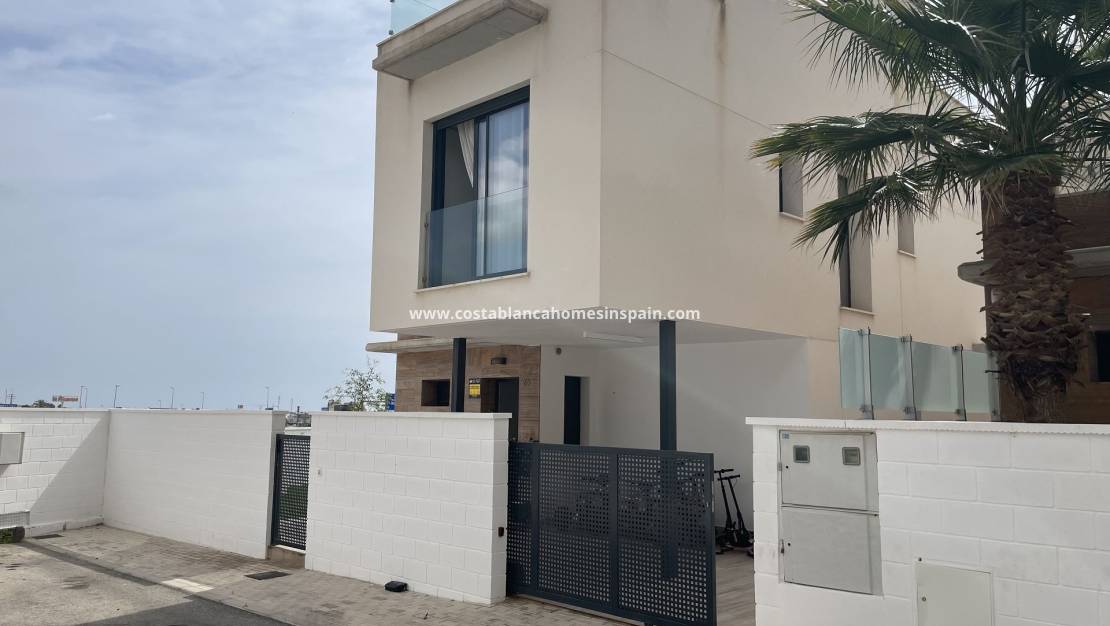 Resale - Detached Villa - Cabo Roig