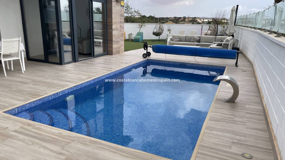 Resale - Detached Villa - Cabo Roig