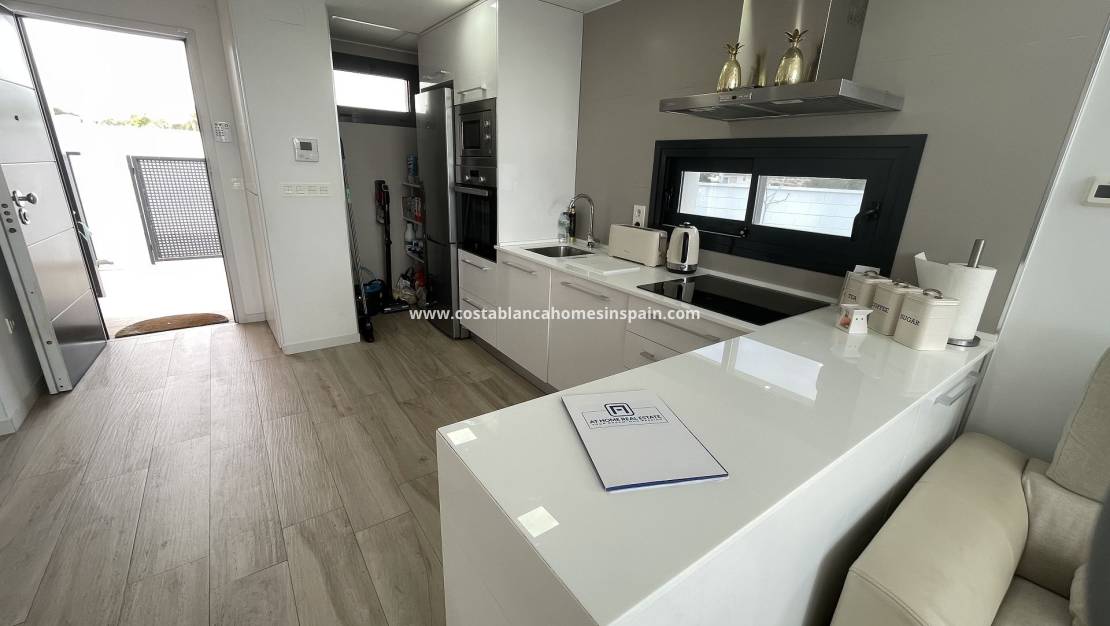 Resale - Detached Villa - Cabo Roig