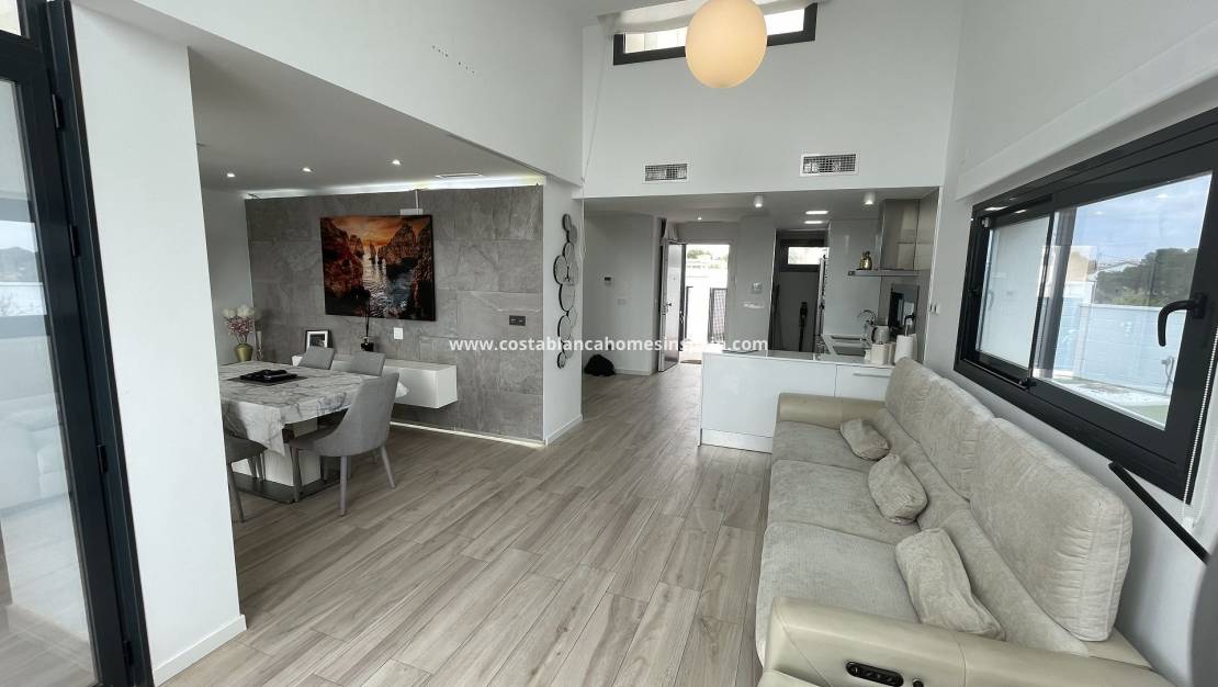 Resale - Detached Villa - Cabo Roig