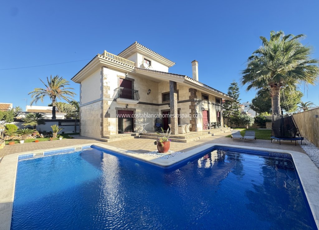 Resale - Detached Villa - Cabo Roig