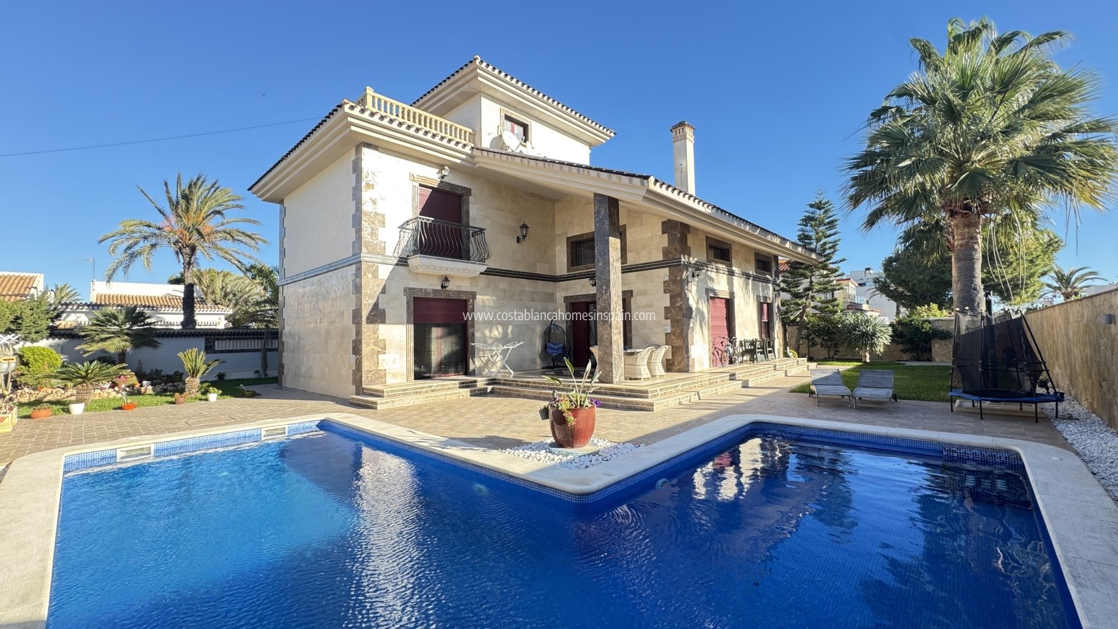 Resale - Detached Villa - Cabo Roig