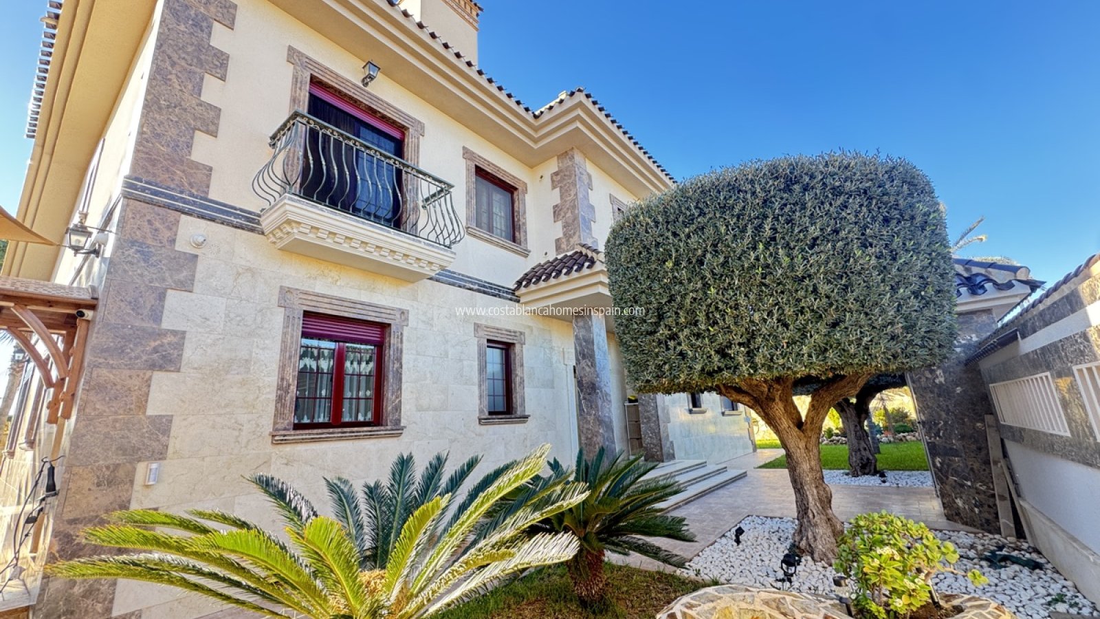 Resale - Detached Villa - Cabo Roig
