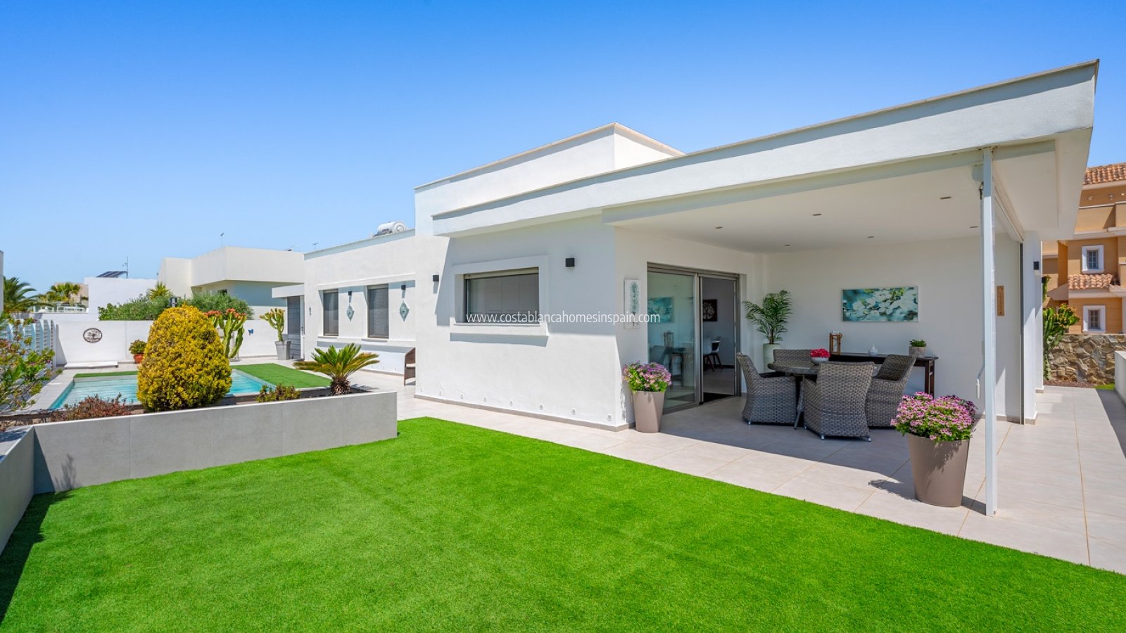 Resale - Detached Villa - La Marina