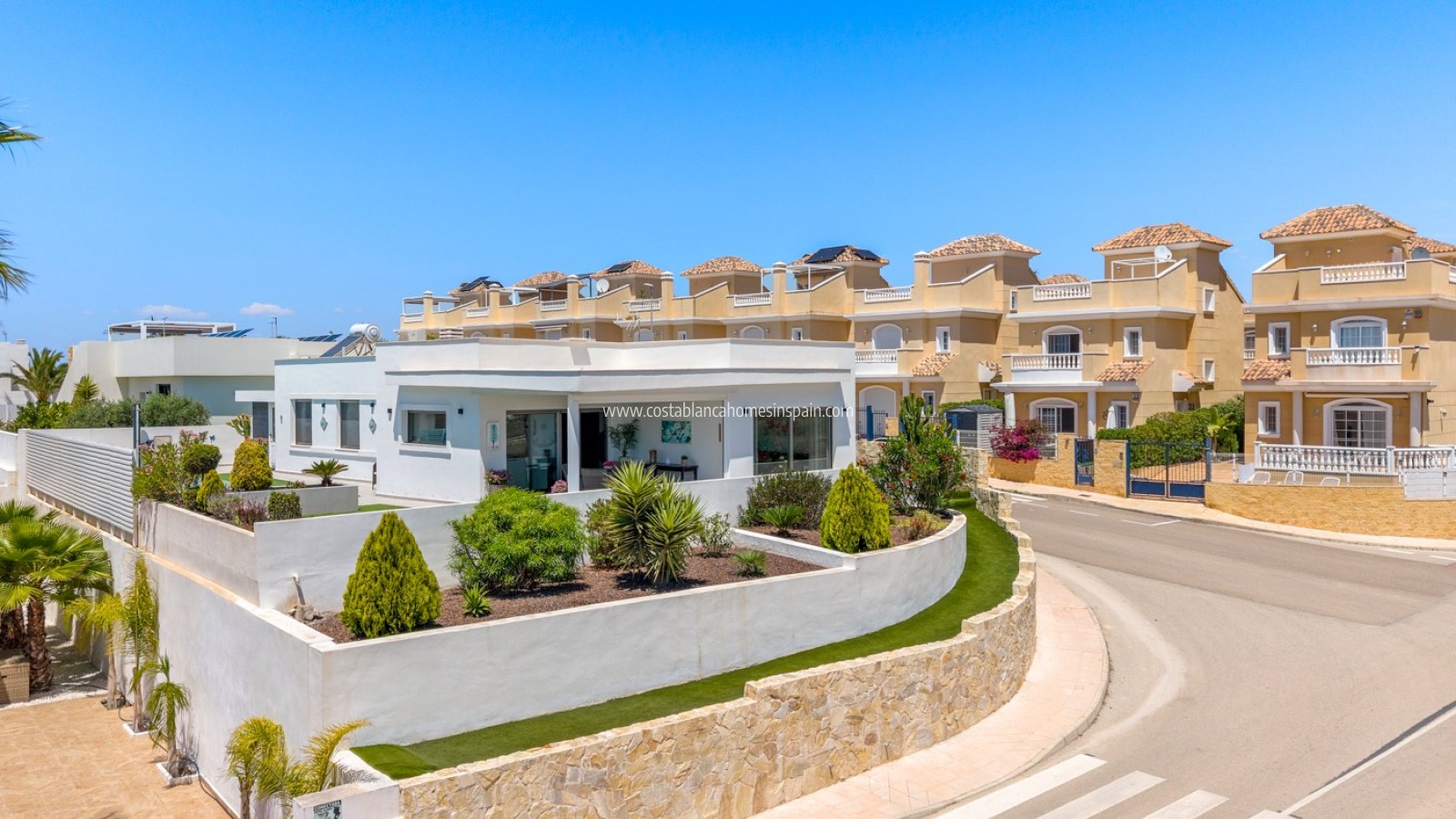 Resale - Detached Villa - La Marina