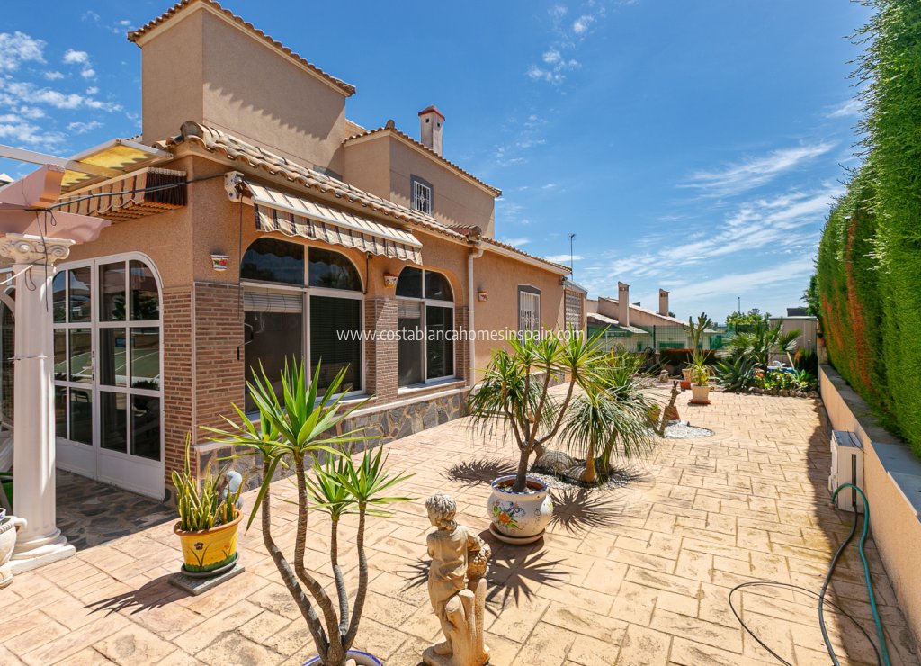 Resale - Detached Villa - La Zenia