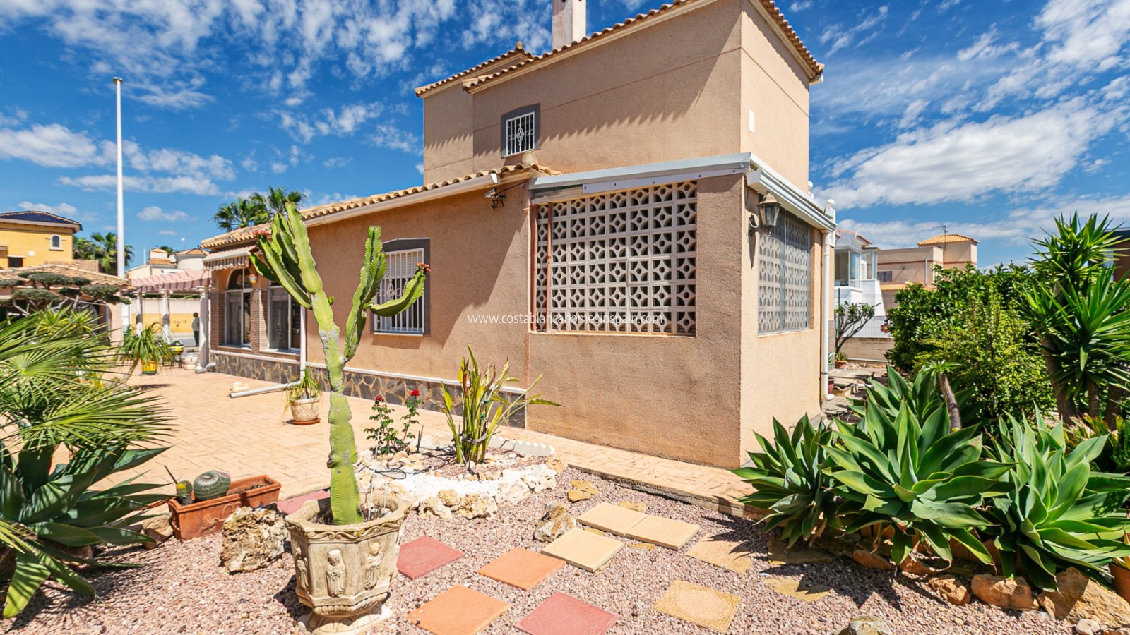 Resale - Detached Villa - La Zenia