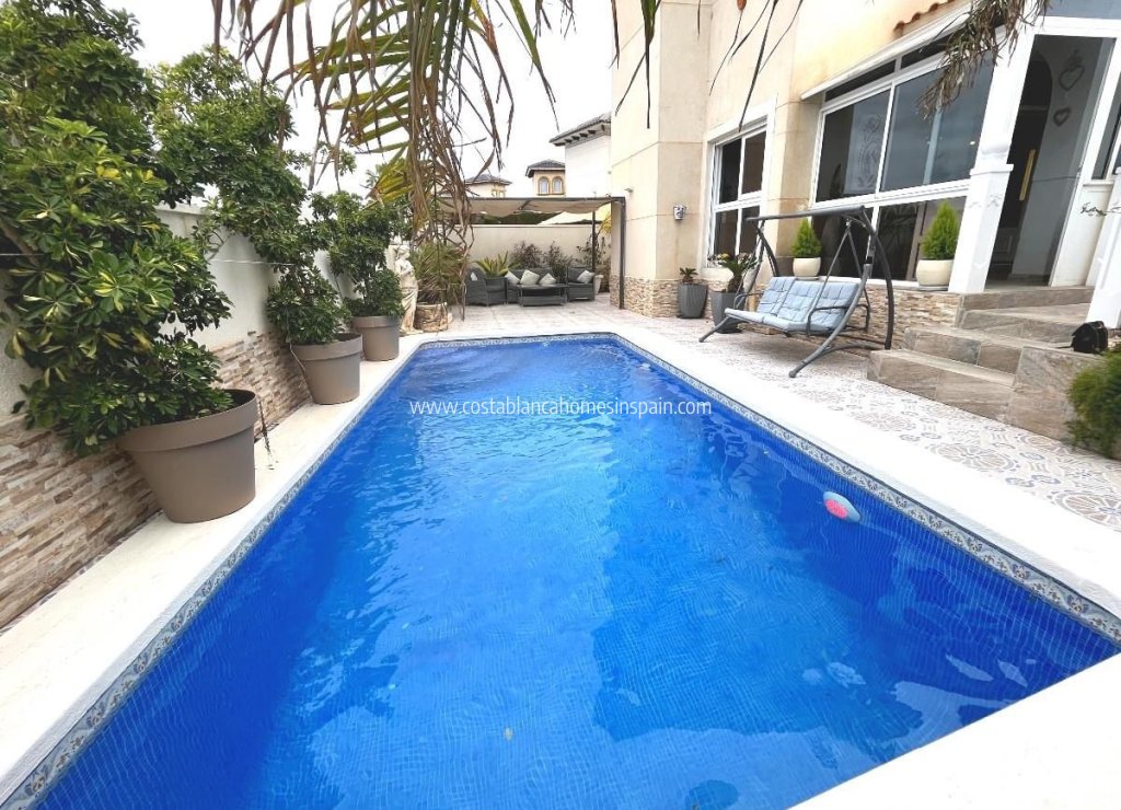 Resale - Detached Villa - La Zenia