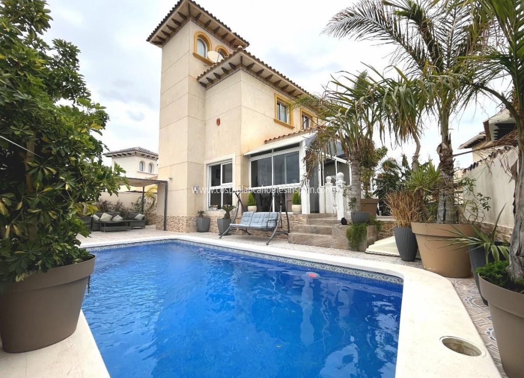 Resale - Detached Villa - La Zenia