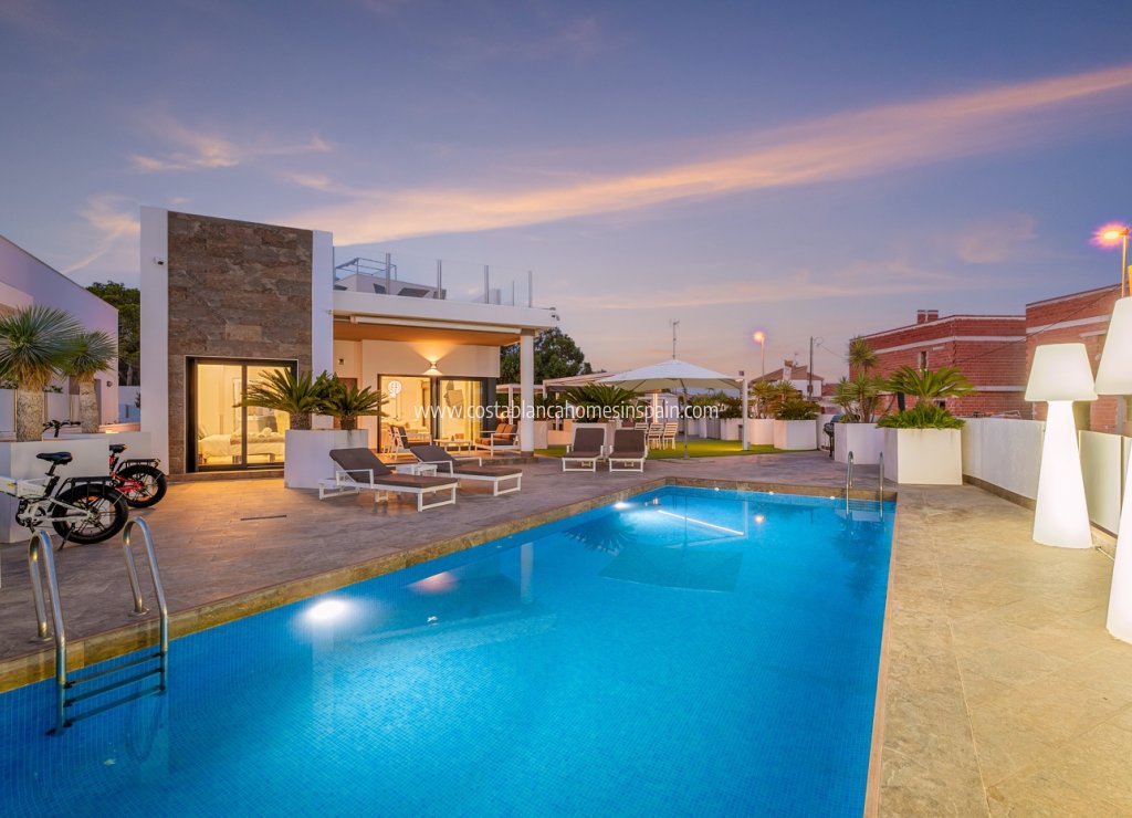 Resale - Detached Villa - Orihuela Costa - Villamartin