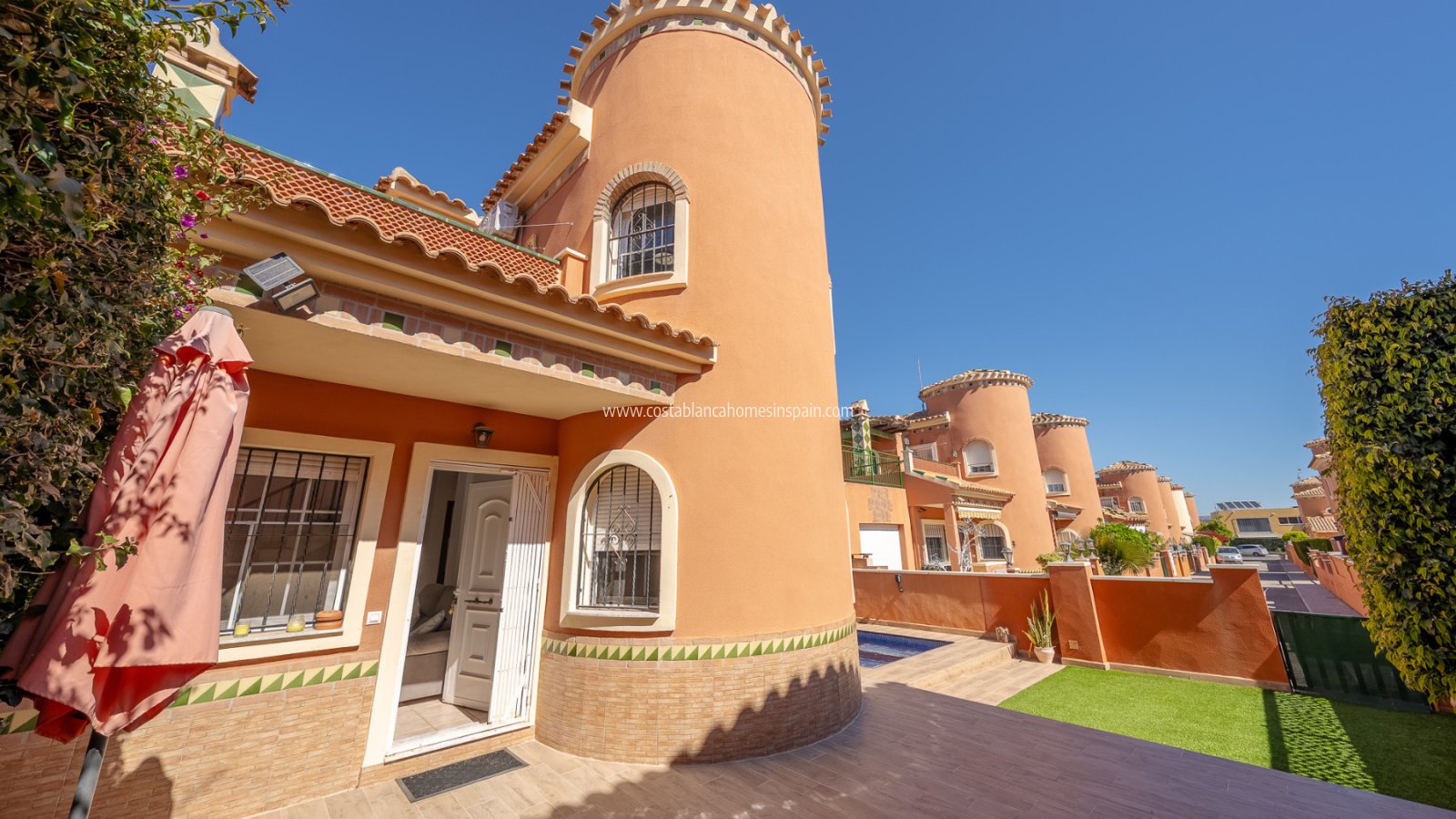 Resale - Detached Villa - Playa Flamenca - Sportcentre