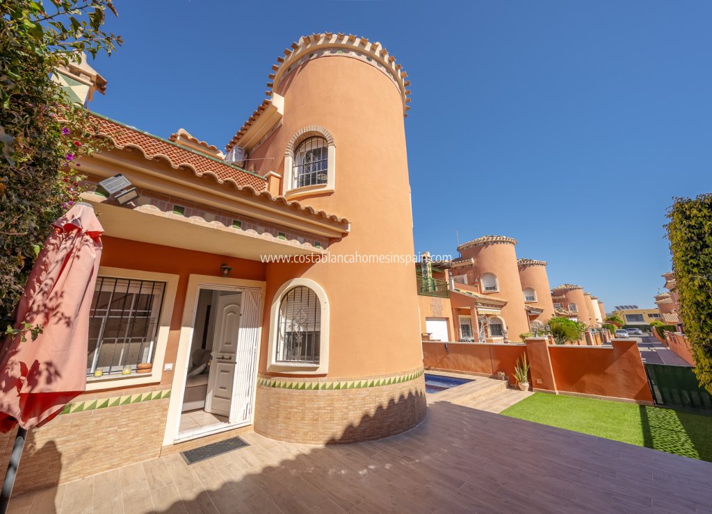 Resale - Detached Villa - Playa Flamenca - Sportcentre