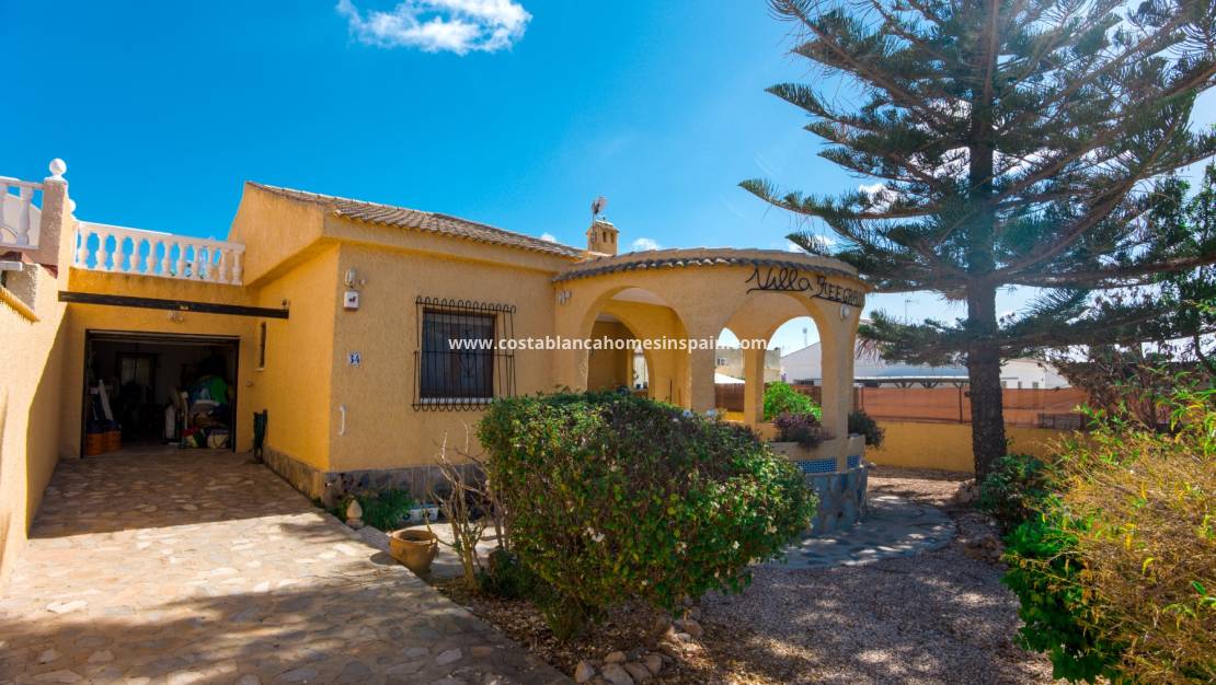 Resale - Detached Villa - Torrevieja - La Siesta - El Salado -  Torreta