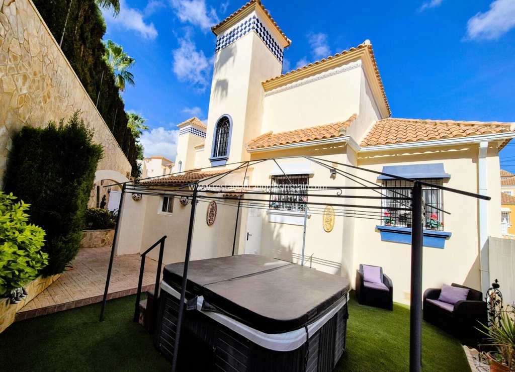 Resale - Detached Villa - Villamartin - Costa Blanca