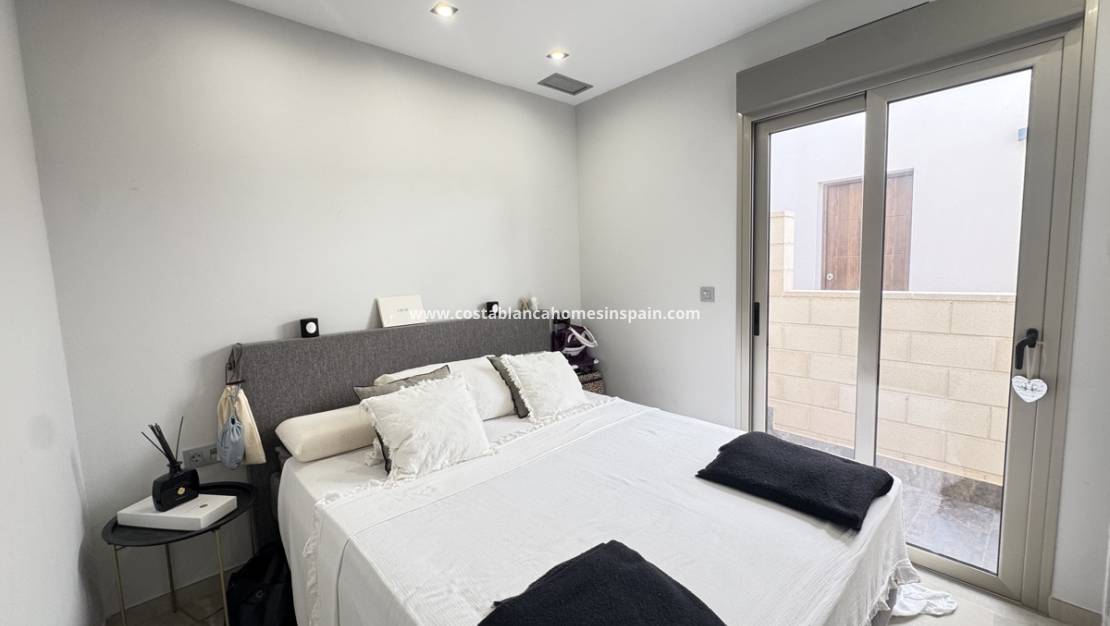 Resale - Detached Villa - Villamartin - Pau 26