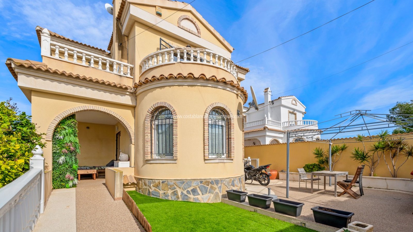 Resale - Detached Villa - Villamartin