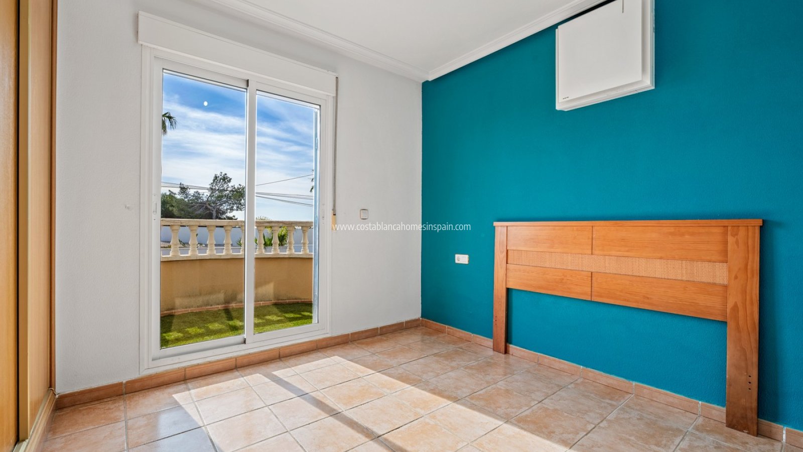 Resale - Detached Villa - Villamartin